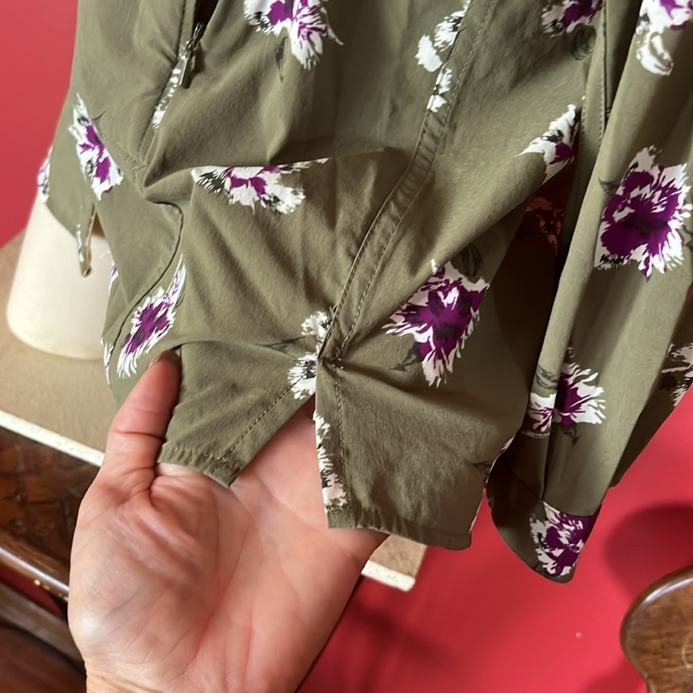 BNWOT Duluth trading company, green floral top - Picture 8 of 16